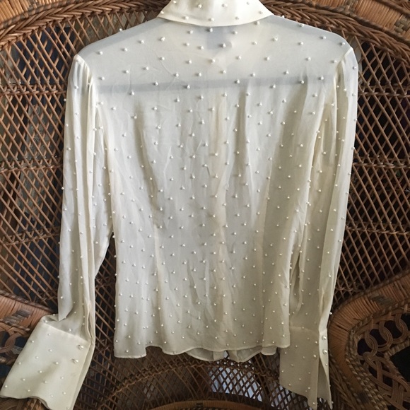Ivory pearl button up delicate vintage elegant top - Picture 3 of 4